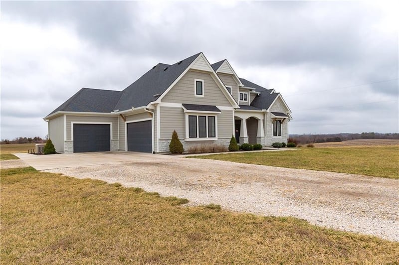 25060 159th St, Leavenworth, KS 66048