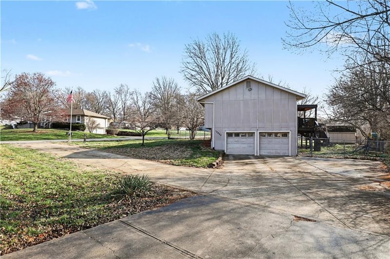 10425 Baltimore Ave, Kansas City, MO 64155