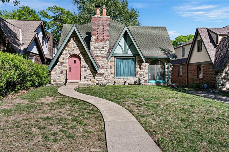 6811 Oak St, Kansas City, MO 64113