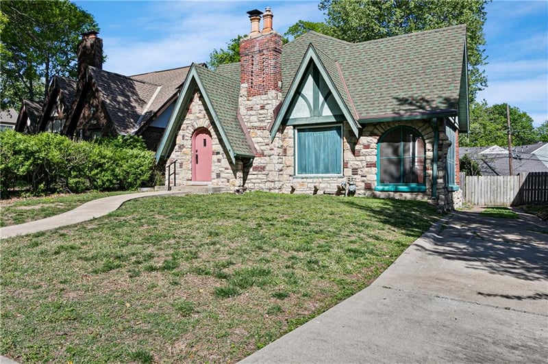 6811 Oak St, Kansas City, MO 64113