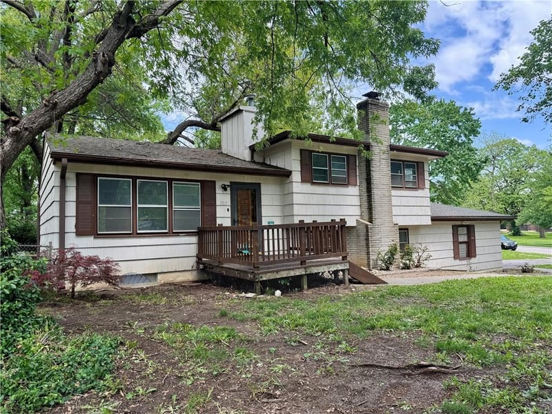 7311 Stearns St, Shawnee, KS 66203