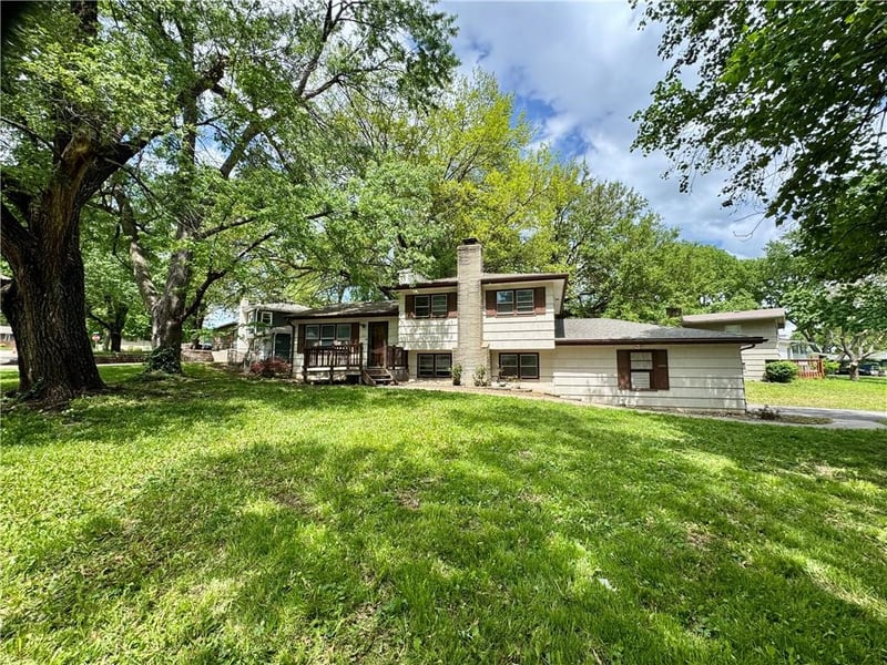 7311 Stearns St, Shawnee, KS 66203