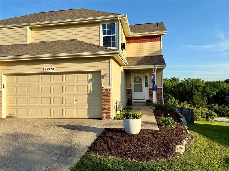 1532B Legend Trail Dr, Lawrence, KS 66047