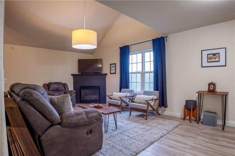 1532B Legend Trail Dr, Lawrence, KS 66047