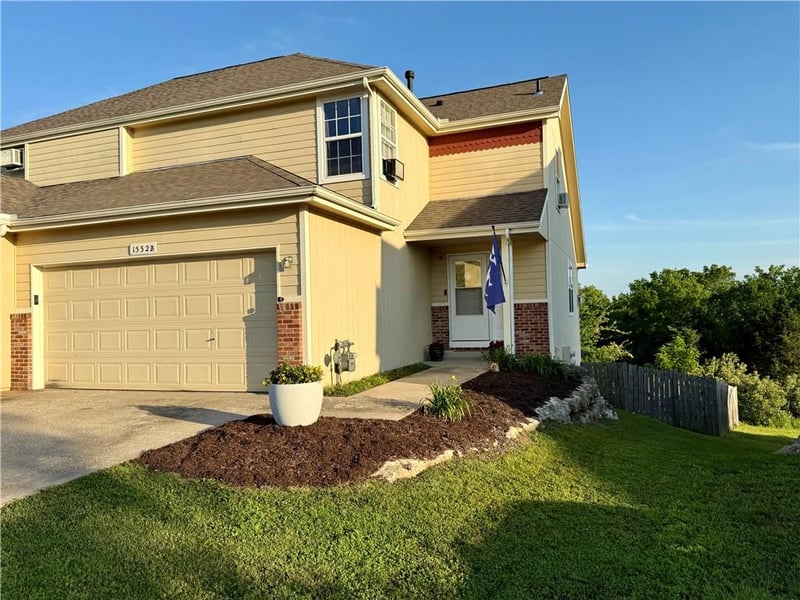 1532B Legend Trail Dr, Lawrence, KS 66047