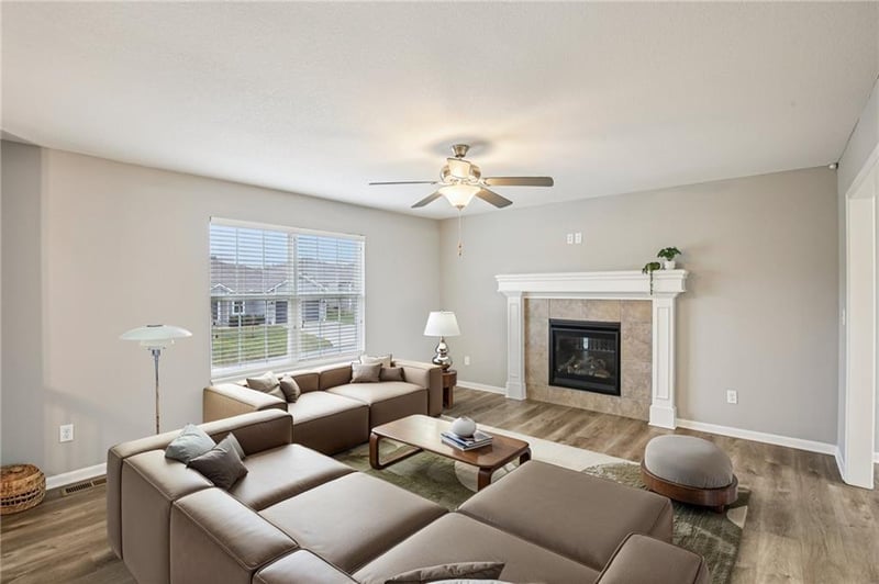 1004 High View Dr, Grain Valley, MO 64029