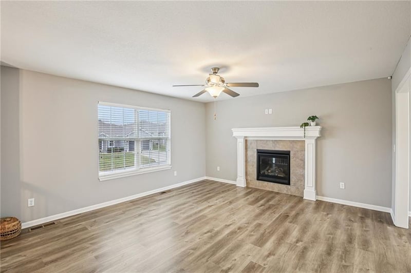 1004 High View Dr, Grain Valley, MO 64029