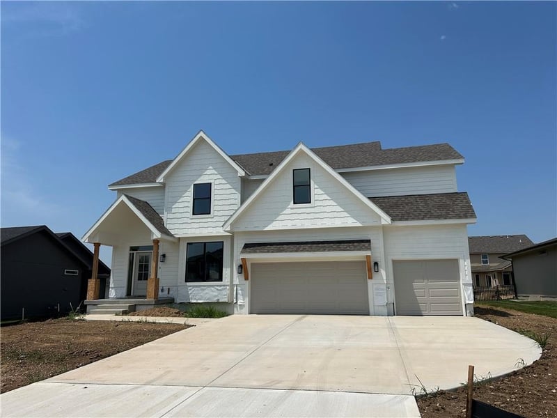 2614 SW Firefly Ln, Lee's Summit, MO 64082