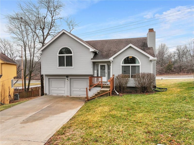 6315 48th Ct, Kansas City, MO 64119