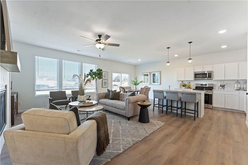 12429 Aspen Ln, Lee's Summit, MO 64086