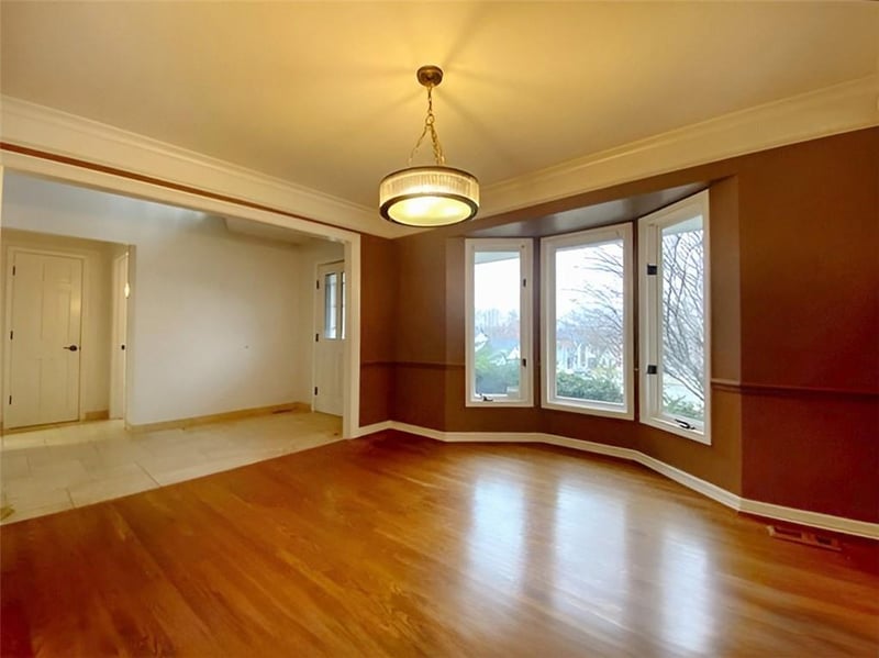 10631 109th St, Overland Park, KS 66210