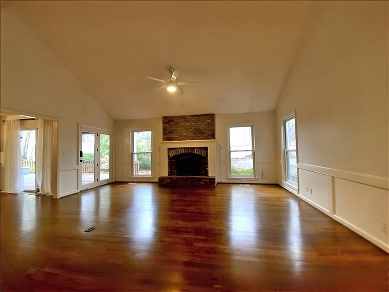 10631 109th St, Overland Park, KS 66210