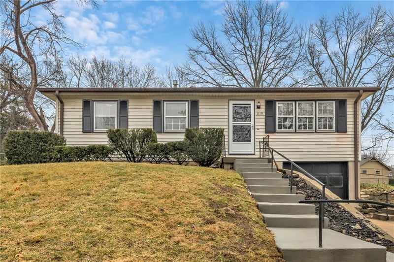 819 Main St, Liberty, MO 64068