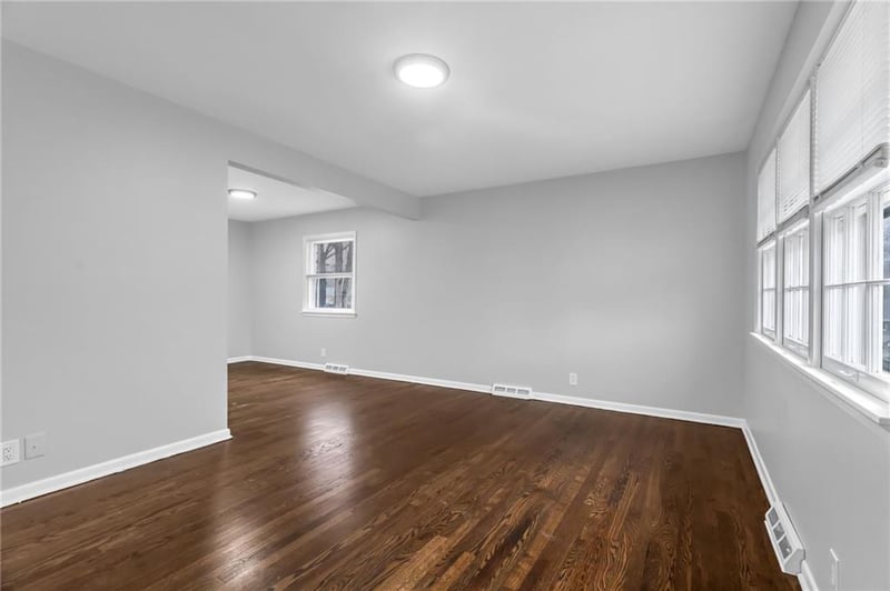 819 Main St, Liberty, MO 64068
