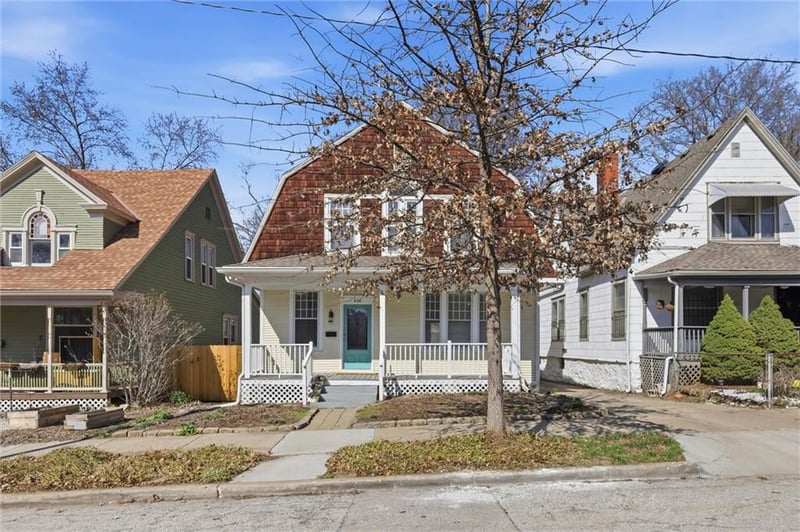 808 33rd St, Kansas City, MO 64109