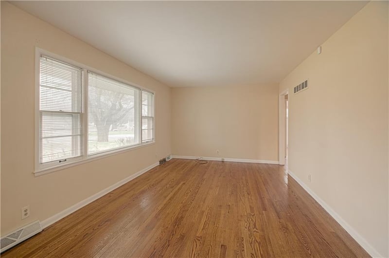 8413 Kentucky Ave, Raytown, MO 64138