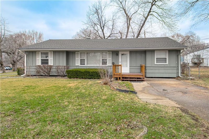 8413 Kentucky Ave, Raytown, MO 64138