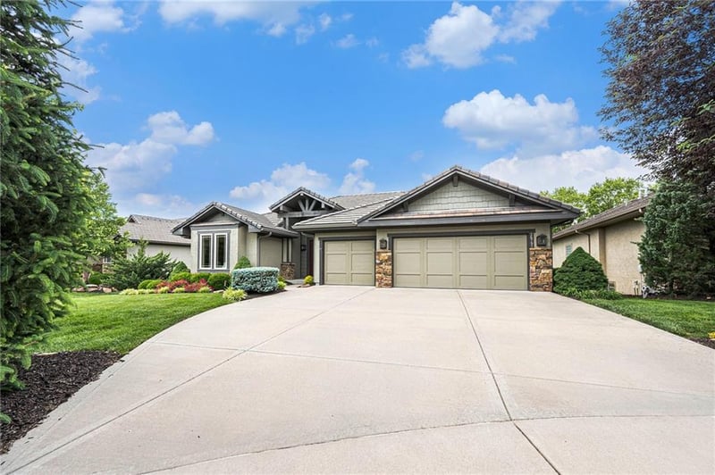 26793 100th Pl, Olathe, KS 66061