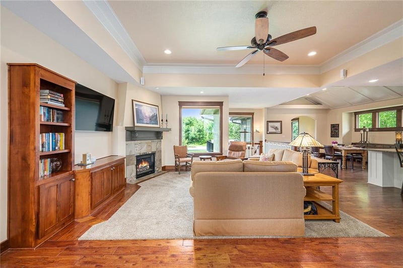 26793 100th Pl, Olathe, KS 66061