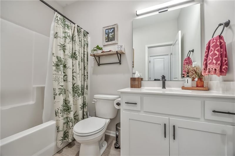 1684 163rd St, Basehor, KS 66007