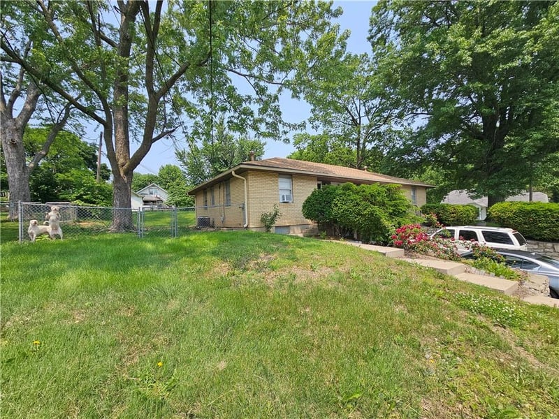 524 Walnut St, Independence, MO 64050