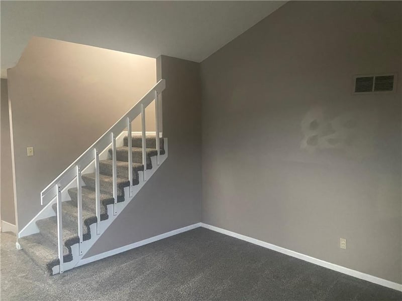 6900 Sobbie Rd, Pleasant Valley, MO 64068
