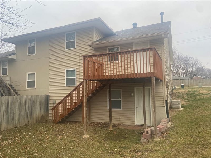 6900 Sobbie Rd, Pleasant Valley, MO 64068