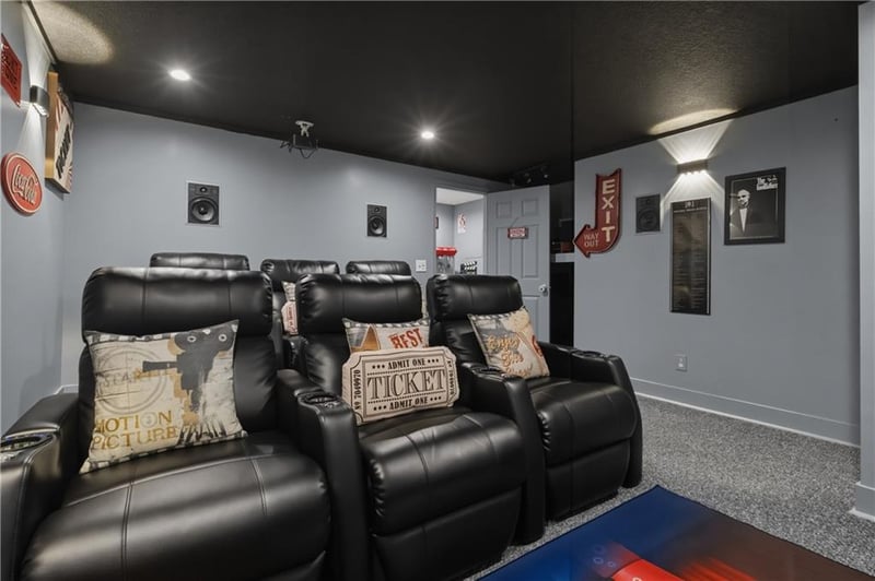 647 Crestview Dr, Grain Valley, MO 64029