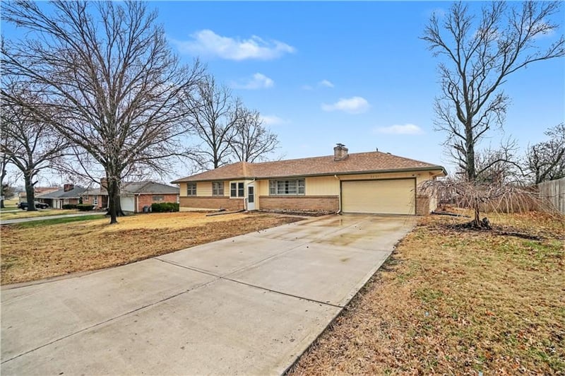 8225 Wood Ave, Kansas City, KS 66112