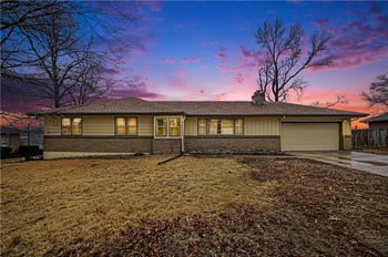 8225 Wood Ave, Kansas City, KS 66112