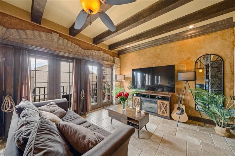 1111 46th St #12, Kansas City, MO 64112