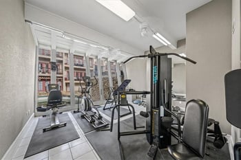 1111 46th St #12, Kansas City, MO 64112