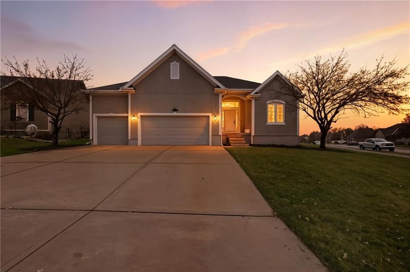 14650 Glen Eyrie St, Olathe, KS 66061