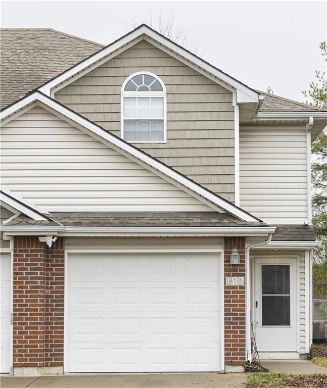 911 SW Peach Tree Ln, Blue Springs, MO 64064