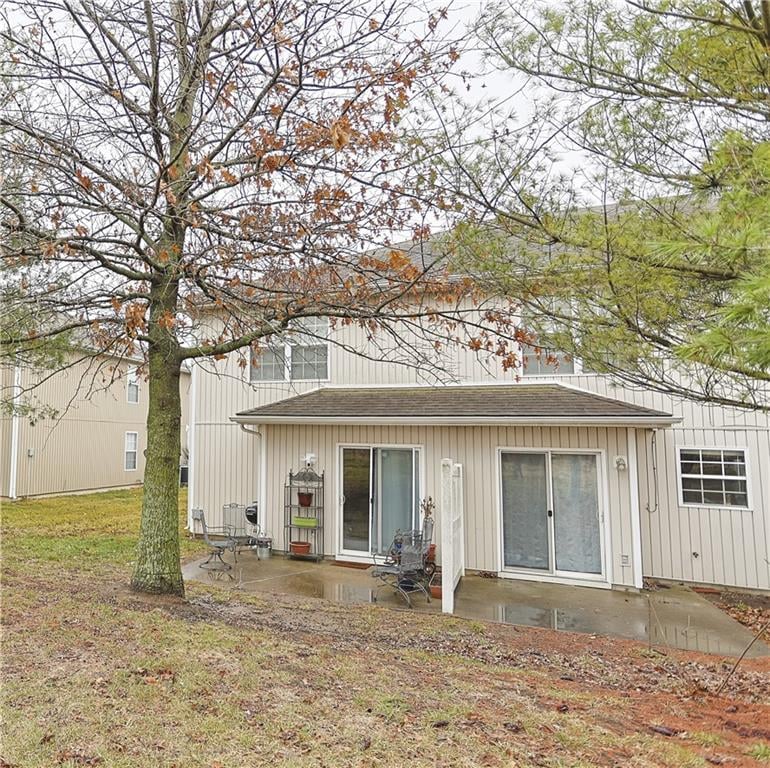 911 SW Peach Tree Ln, Blue Springs, MO 64064