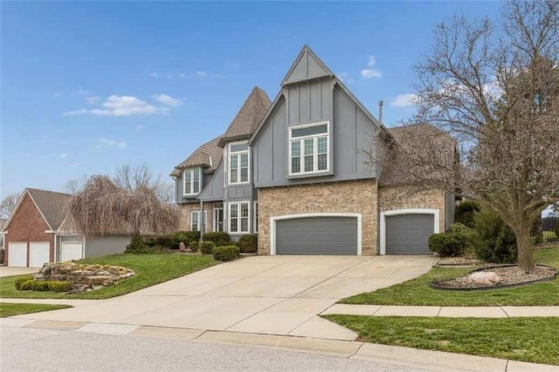 6642 Monticello Ct, Parkville, MO 64152