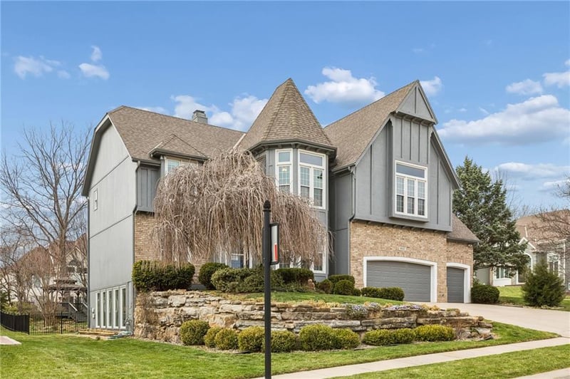 6642 Monticello Ct, Parkville, MO 64152