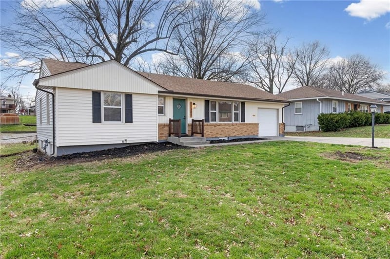 17301 Cheyenne Dr, Independence, MO 64056