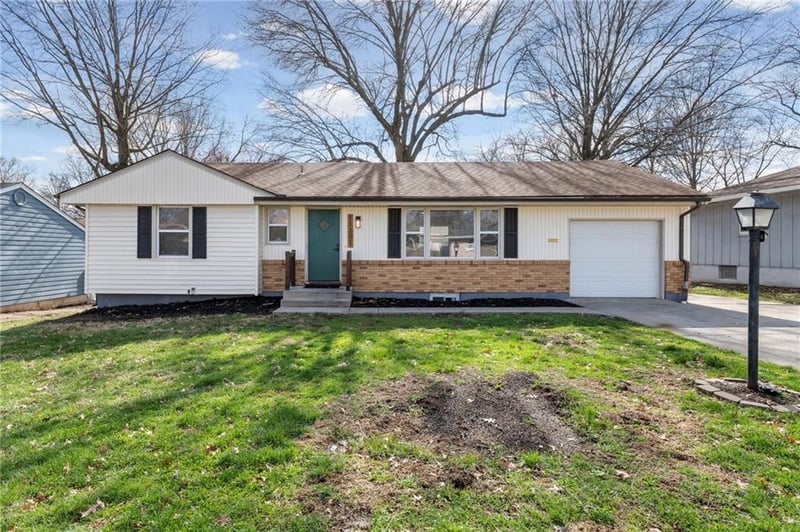 17301 Cheyenne Dr, Independence, MO 64056