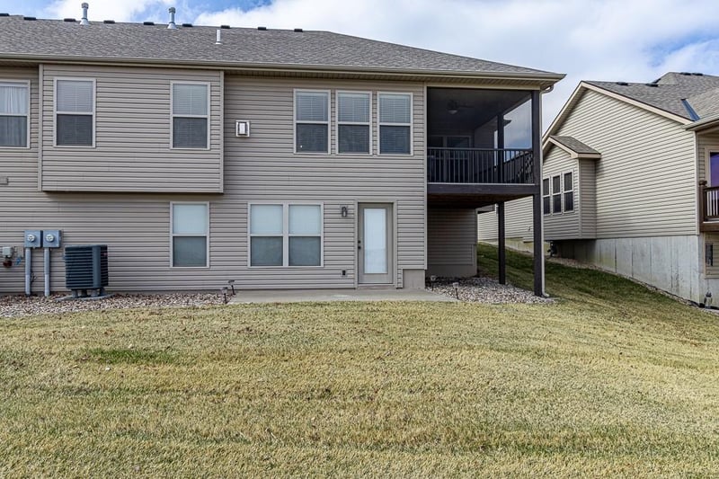 4403 Stonebridge Dr, St Joseph, MO 64505