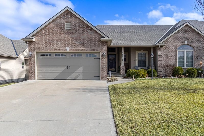 4403 Stonebridge Dr, St Joseph, MO 64505