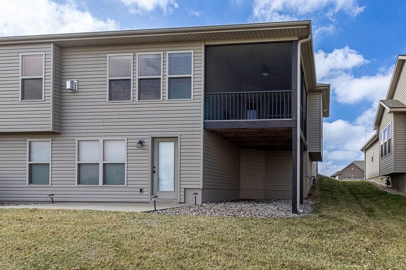 4403 Stonebridge Dr, St Joseph, MO 64505