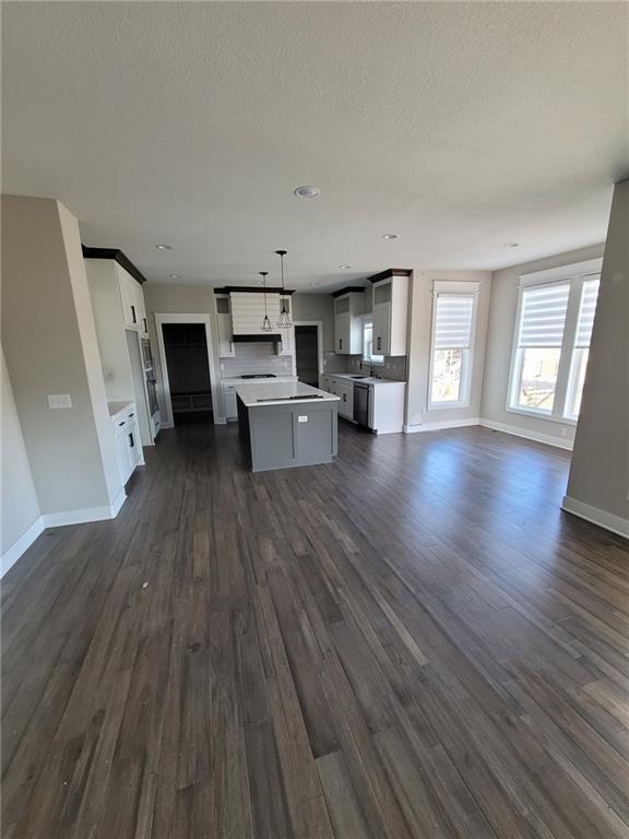 408 Greenview Dr, Blue Springs, MO 64029