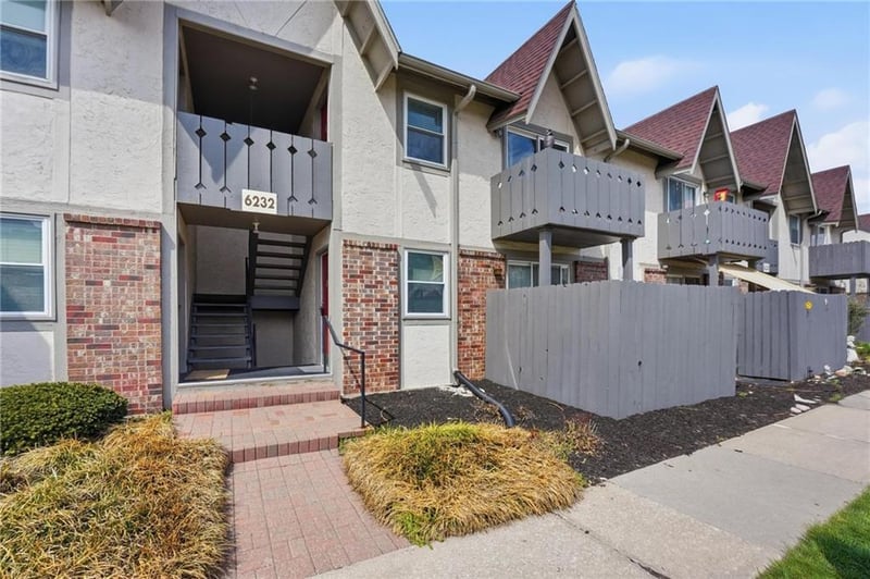 6232 Robinson St #2, Overland Park, KS 66202