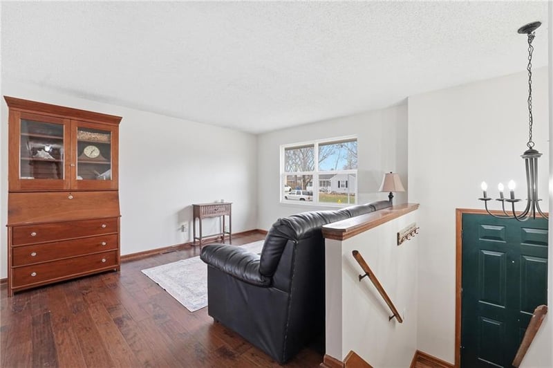 906 67th Pl, Kansas City, MO 64118