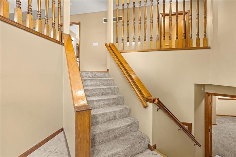 600 Sunny Creek Ln, Blue Springs, MO 64014