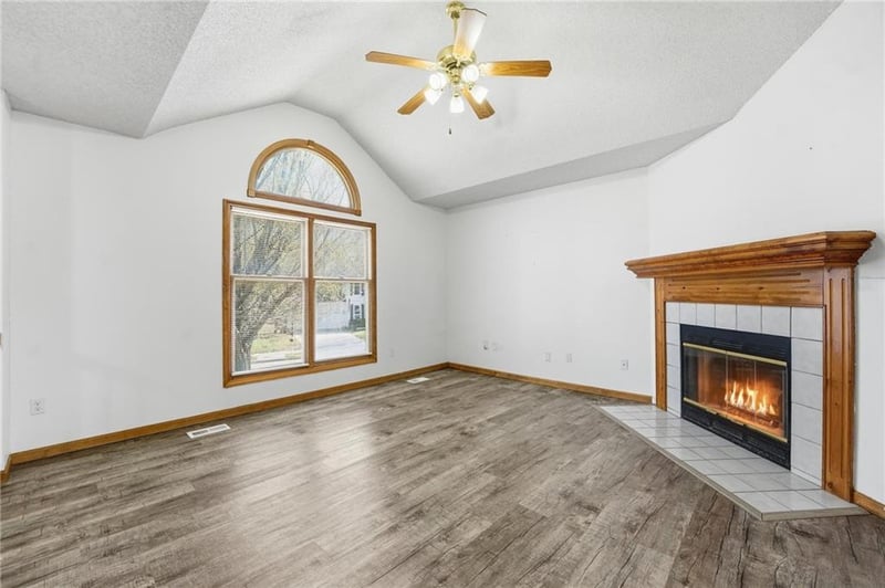 8 102nd St, Kansas City, MO 64155