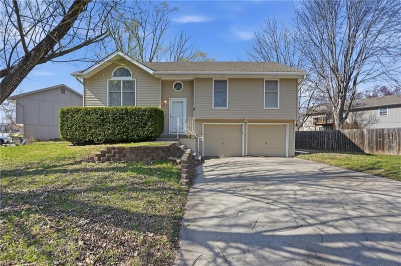 8 102nd St, Kansas City, MO 64155