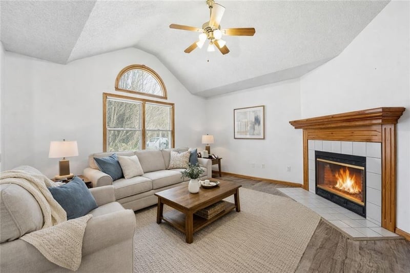 8 102nd St, Kansas City, MO 64155