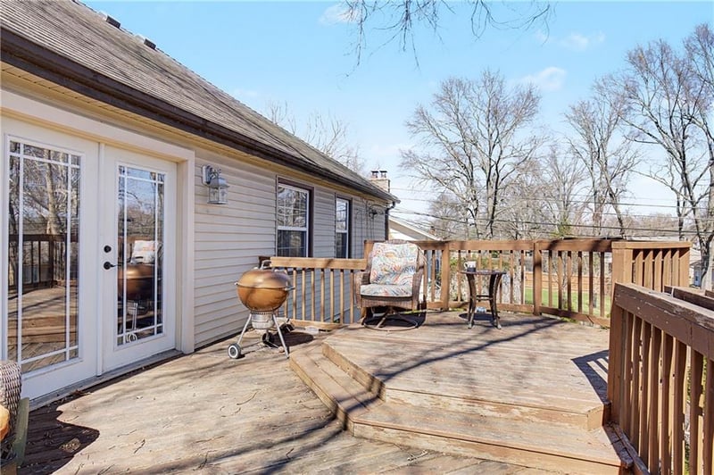 9923 Tracy Ave, Kansas City, MO 64131